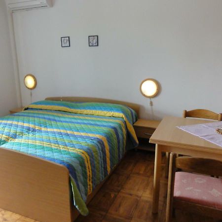 Nice And Cozy Apartment Ferry In Медулин Экстерьер фото